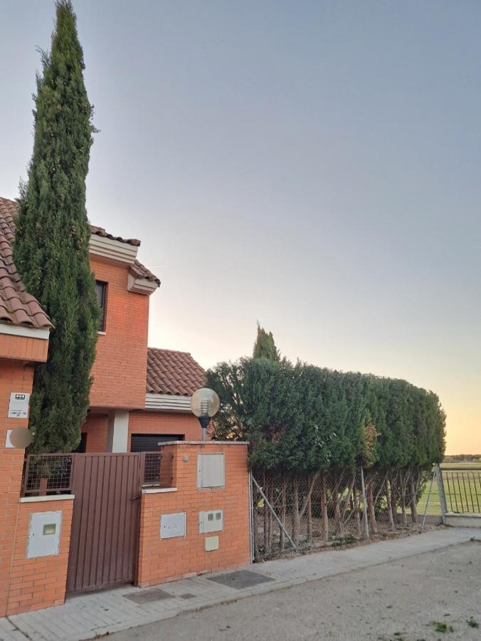 La Casa Del Cipres Villa Aldeamayor de San Martin Luaran gambar